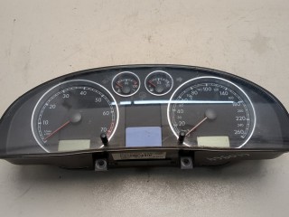 Щиток приборов (приборная панель) Volkswagen Passat 2000-2005, левый руль, 3B0920827