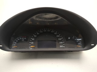 Щиток приборов (приборная панель) Mercedes C W203 2000-2004