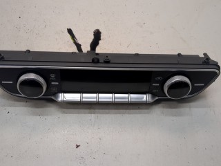 Переключатель отопителя (печки) Audi A4 2015-2020