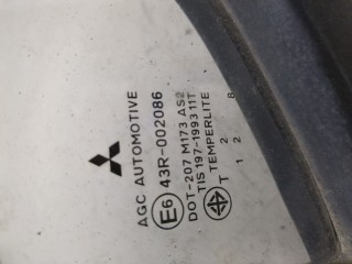 Стекло форточки двери левое заднее, ориг. номер 43R002086, Mitsubishi L200 2011-2014
