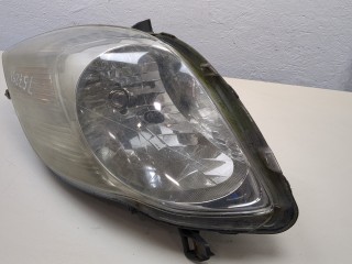 Фара (передняя) правая, ориг. номер 811300D130, Toyota Yaris 2005-2009