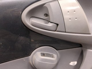 Замок двери правый передний, ориг. номер 9136T8, Peugeot 107 2009-2012