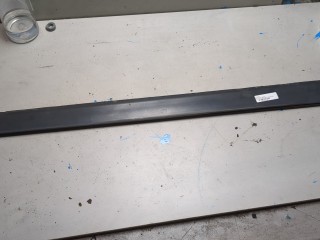 Молдинг двери правое переднее Audi A4 1999-2001