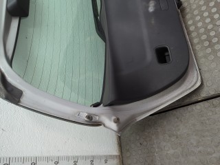 Обшивка крышки (двери) багажника, ориг. номер 677500D030B0, Toyota Yaris 2005-2009