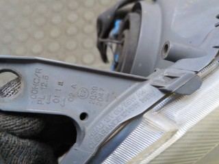 Фара (передняя) правая, ориг. номер 811300D090, 811100D09000, Toyota Yaris 2003-2005