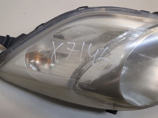 Фара (передняя) правая, ориг. номер 811300D130, Toyota Yaris 2005-2009