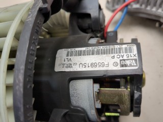 Двигатель отопителя (моторчик печки), ориг. номер F656915U, Chrysler Crossfire 2003-2007
