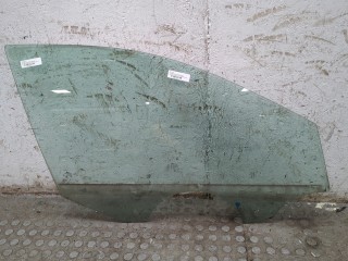 Стекло боковой двери правое переднее, ориг. номер 5JA845202F, Skoda Rapid 2012-2017