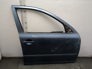 Стекло боковой двери правое переднее Skoda Octavia 2000-2011