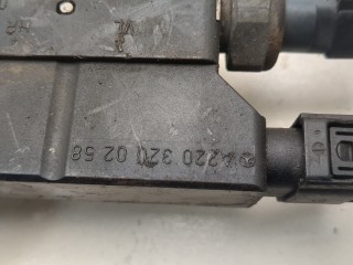 Блок клапанов, ориг. номер A2203200258, Mercedes S W220 1998-2002