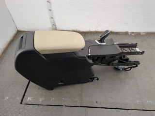 Подлокотник левый передний, ориг. номер 84473175, Cadillac XT5 2016-2019