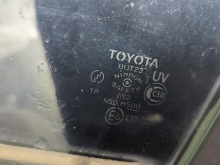 Стекло боковой двери левое переднее, ориг. номер 6810260230, Toyota Land Cruiser 1998-2002