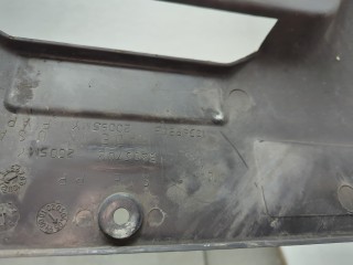 Накладка замка капота, ориг. номер 10388805, Chevrolet Tahoe 1999-2006