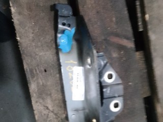 Петля капота левая, ориг. номер LR075406, Land Rover Discovery Sport 2014-2019