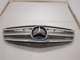 Решетка радиатора Mercedes C W204 2007-2011