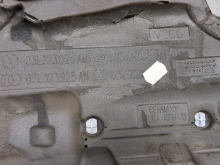 Накладка декоративная на ДВС, ориг. номер 03L103925AM, Volkswagen Passat 2005-2010
