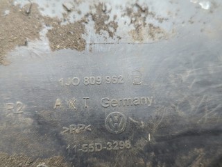 Защита арок (подкрылок) правая передняя, ориг. номер 1J0809962B, Volkswagen Golf 4 1997-2006