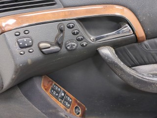 Стекло боковой двери правое переднее, ориг. номер A2207200418, Mercedes S W220 2002-2005