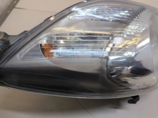 Фара (передняя) правая, ориг. номер 811300D360, Toyota Yaris 2009-2012