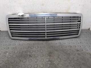 Решетка радиатора, ориг. номер A2028800083, Mercedes C W202 1997-2001