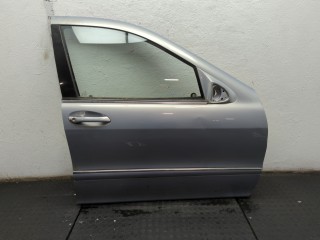 Стекло боковой двери правое переднее Mercedes S W220 2002-2005