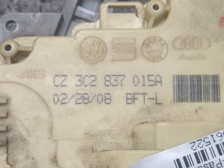 Замок двери левый передний, ориг. номер 3C2837015A, Volkswagen Passat 2005-2010