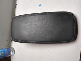 Подлокотник левый передний, ориг. номер 84245169, Chevrolet Volt 2015-2019