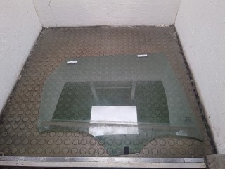 Стекло боковой двери правое заднее Renault Scenic 2003-2006