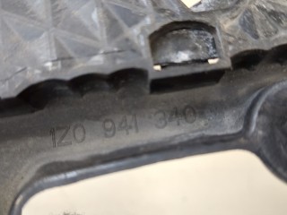 Кронштейн фары правый, ориг. номер 1Z0805072A, Skoda Octavia 2000-2011