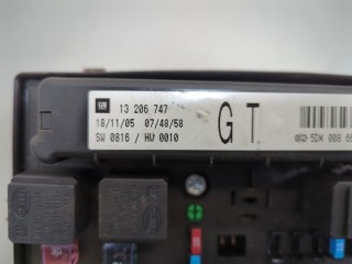 Блок предохранителей, ориг. номер 13206747, 13206746, 93184656, Opel Astra 1998-2009