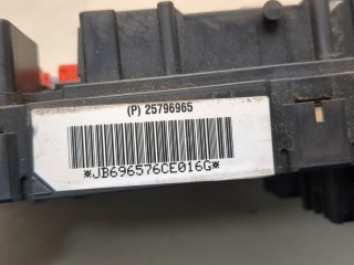 Блок предохранителей, ориг. номер 25796965, Hummer H3 2005-2010