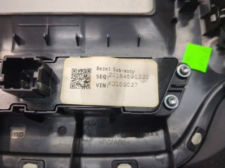 Рамка под магнитолу, ориг. номер 68156949AC, Jeep Cherokee 2018-2023