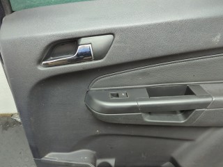 Замок двери правый задний, ориг. номер 13220372, Opel Zafira B 2008-2014