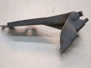 Петля капота левая, ориг. номер 8L8Z16797A, Ford Escape 2007-2012
