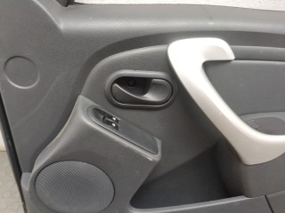 Стекло боковой двери правое переднее, ориг. номер 8200733026, Dacia Duster 2010-2013