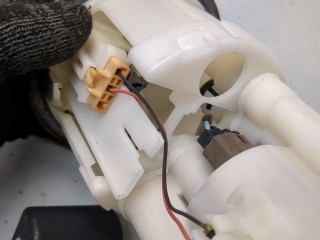 Насос топливный электрический, ориг. номер 232210A030, 233000A020, Toyota Matrix 2004-2008