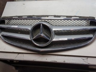 Решетка радиатора Mercedes E W212 2009-2013