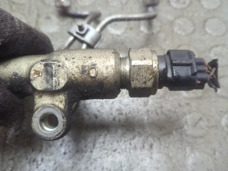 Рампа (рейка) топливная, ориг. номер 238100R010, Toyota Corolla Verso 2007-2009