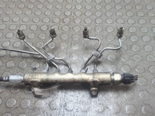 Рампа (рейка) топливная, ориг. номер 238100R010, Toyota Corolla Verso 2007-2009