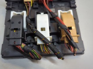 Блок управления бортовой сети (Body Control Module), ориг. номер 5K0937084L, Volkswagen Tiguan 2011-2019