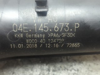 Патрубок интеркулера, ориг. номер 04E145673P, Volkswagen Jetta 7 2018-2022