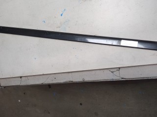 Молдинг двери правое переднее Audi A4 2000-2006