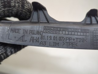 Накладка под фонарь левая, ориг. номер 8V5945253A, Audi A3 2012-2016