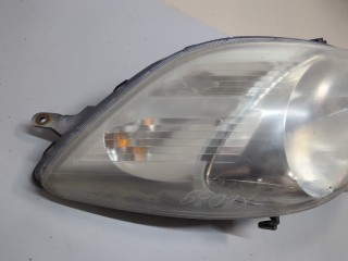Фара (передняя) правая, ориг. номер 811300D130, Toyota Yaris 2005-2009