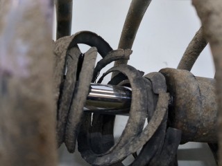 Амортизатор подвески правый передний, ориг. номер 54302EQ025, 54010EQ02B, Nissan X-Trail (T30) 2004-2007