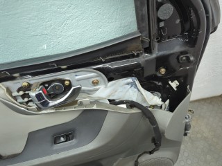Замок двери левый передний, ориг. номер 8131026021, Hyundai Santa Fe 2004-2012