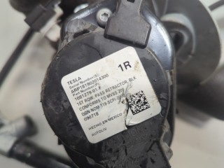 Ремень безопасности правый передний, ориг. номер 108127900F, Tesla Model 3 2017-2021