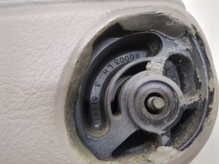 Подлокотник левый задний, ориг. номер UD741L5AA, UD742L5AA, Dodge Caravan 2000-2007