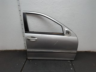 Дверь боковая (легковая) правая передняя Mercedes C W203 2000-2004