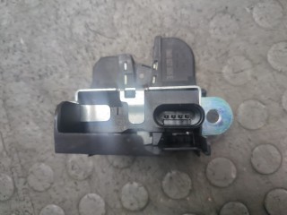 Замок багажника, ориг. номер 5M0827505E, Volkswagen Tiguan 2006-2011